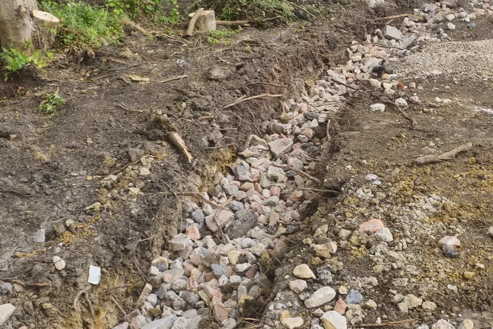Ground drainage channel prepared through compacted soil